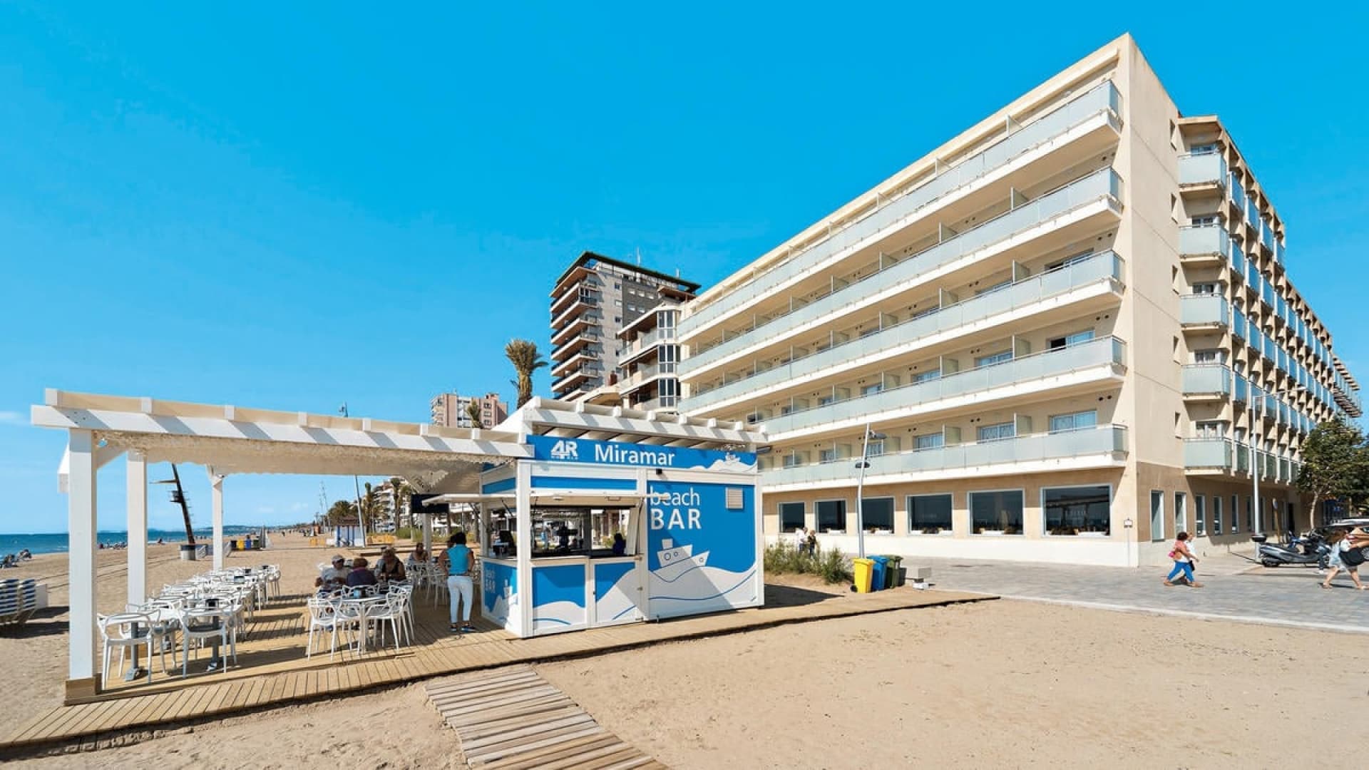 Wakacje na Costa Dorada! 🇪🇸 Hotel 3⭐, Loty ✈️, Wyżywienie