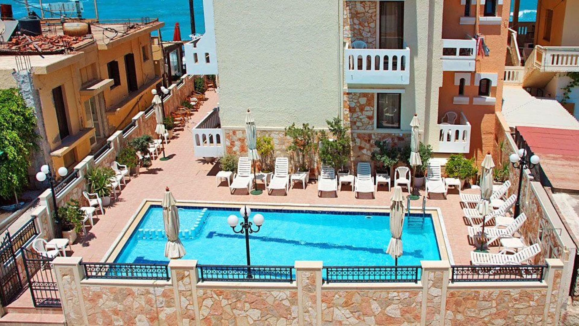 8 Dni na Korfu! 🇬🇷 Hotel 2⭐, 2 Posiłki Dziennie, Loty w Dwie Strony ✈️